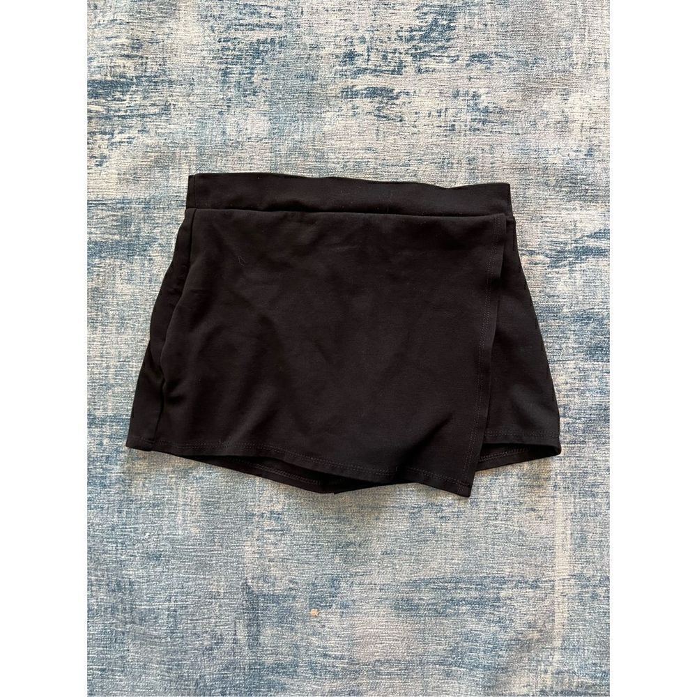 Charlotte Russe Black Zippered Back Skort Size Small